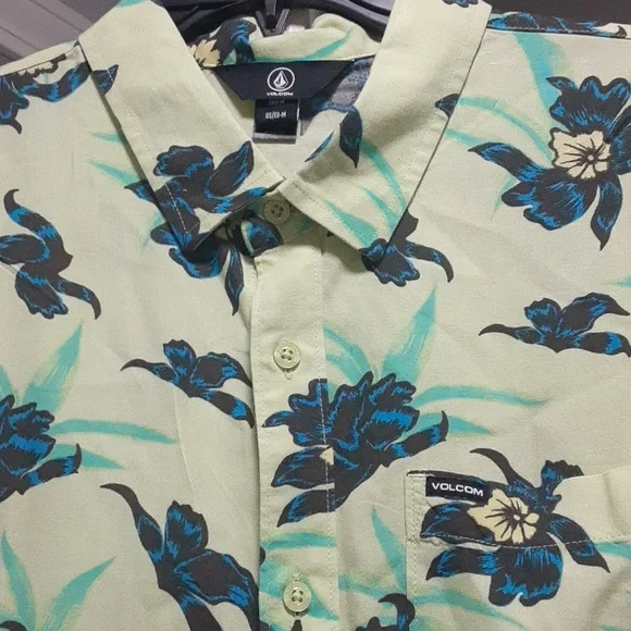 Volcom Green And Blue Hawaiian Shirt. Size Medium. New With Tags. - Picture 5 of 10